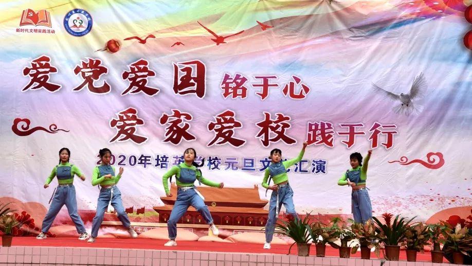 康、雍、乾三帝，用了百年才艰难征服准噶尔，原来是雍正犯了大错